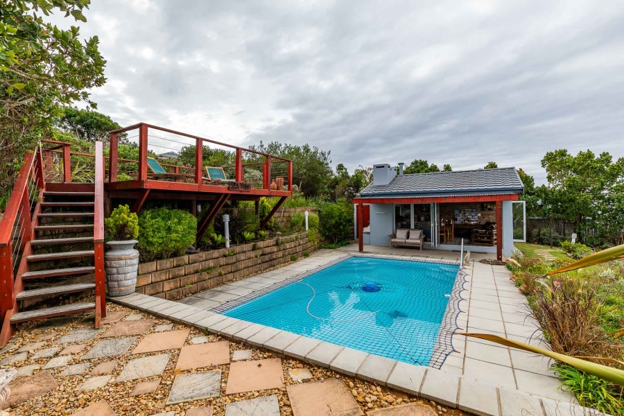 5 Bedroom Property for Sale in Brackenridge Western Cape